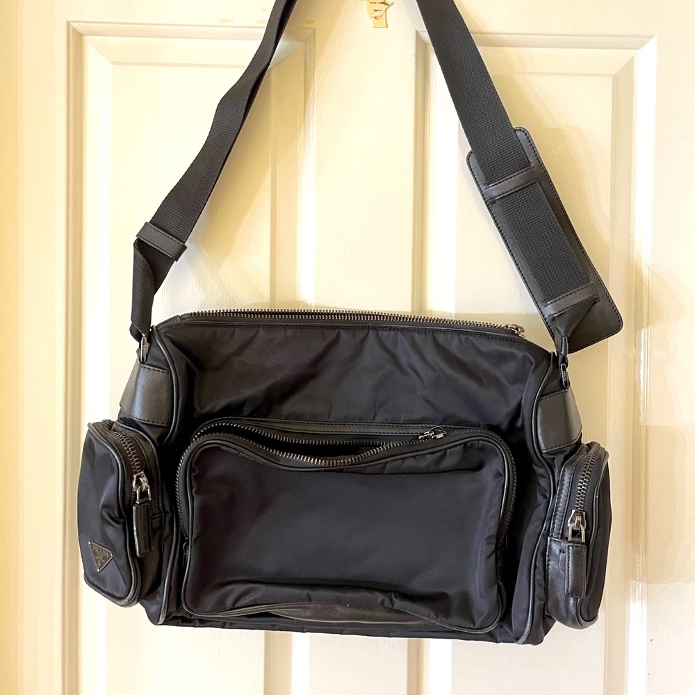 PRE-LOVED PRADA nylon shoulder bag